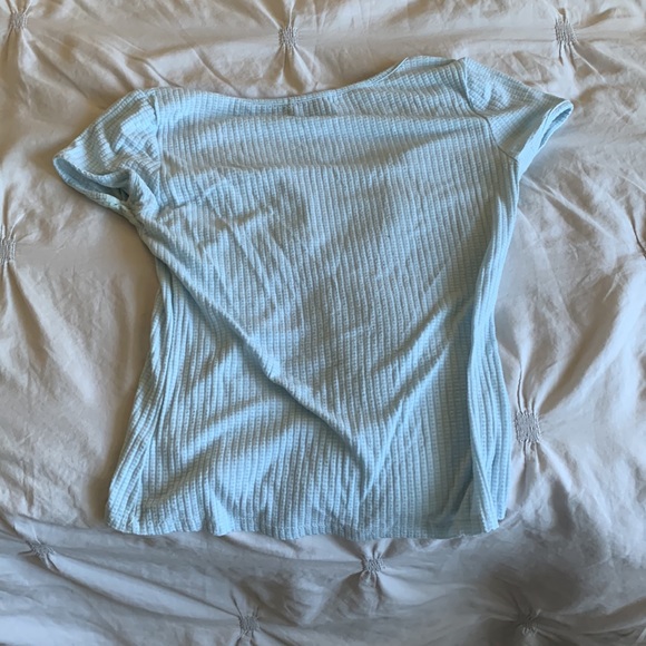 Light blue top - Picture 2 of 3